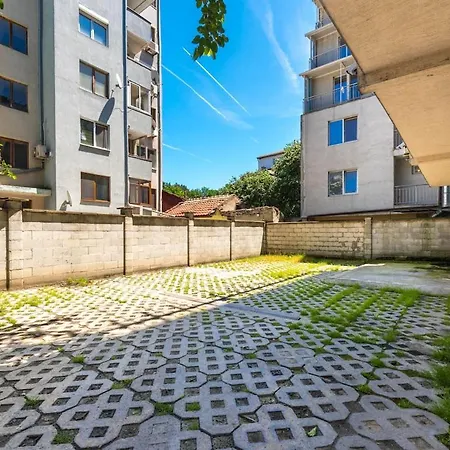 Parkside By Linas Apartment