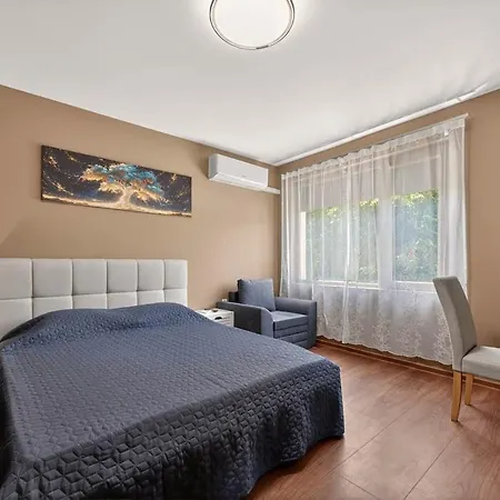 Parkside By Linas Apartment *
